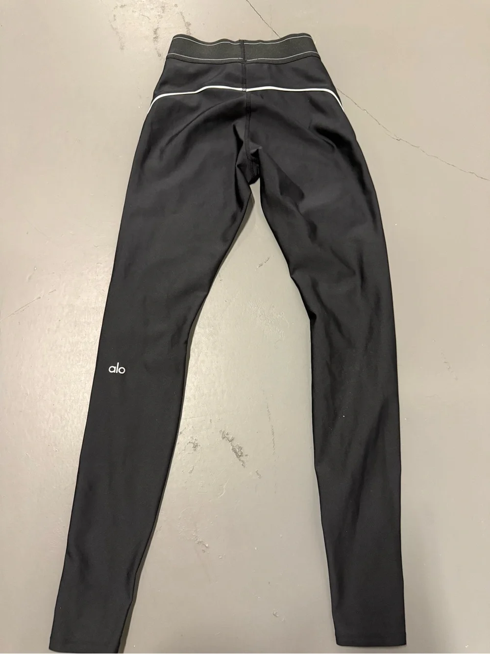 ALO Yoga sleek black